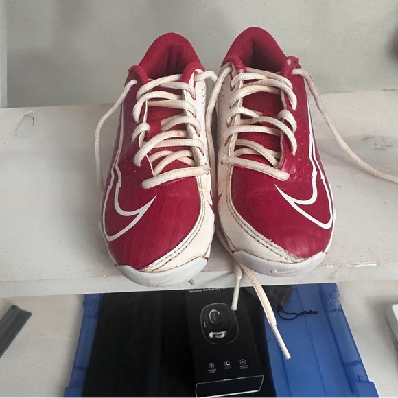 Nike boys Vapor White and Red baseball cleats - Picture 6 of 8